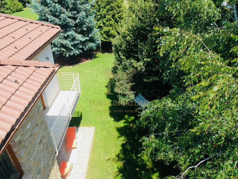 Modern luxuslakás Hévíz szívében – Befektetésre és otthonnak is tökéletes!