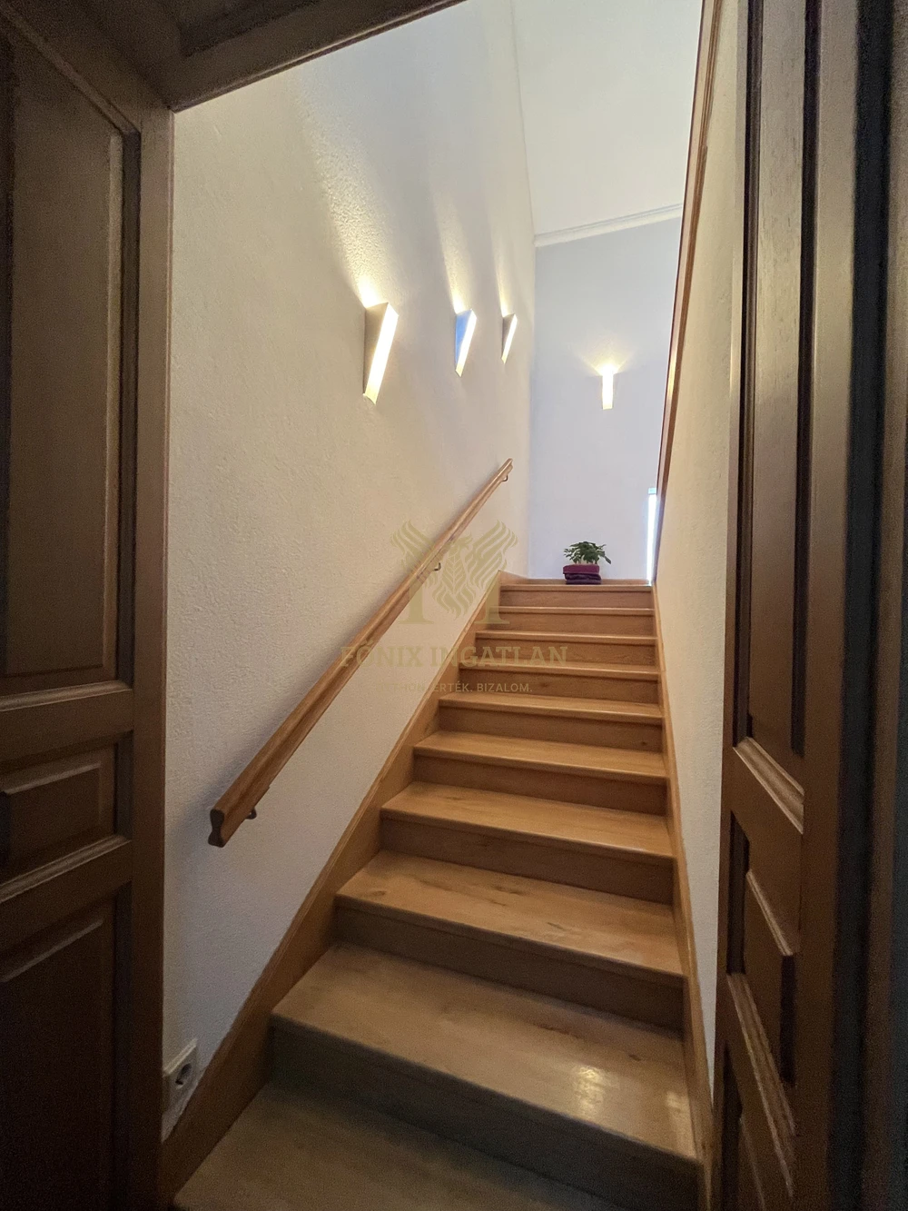 TÓPARTI LUXUS VILLA VARSÁDON