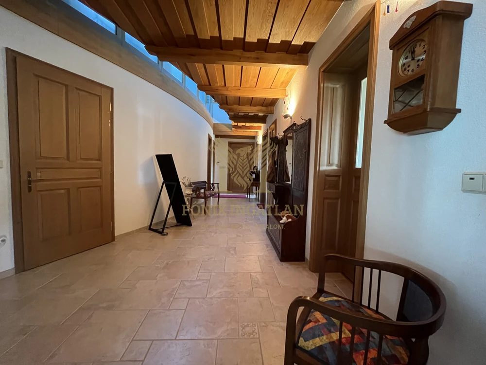 TÓPARTI LUXUS VILLA VARSÁDON