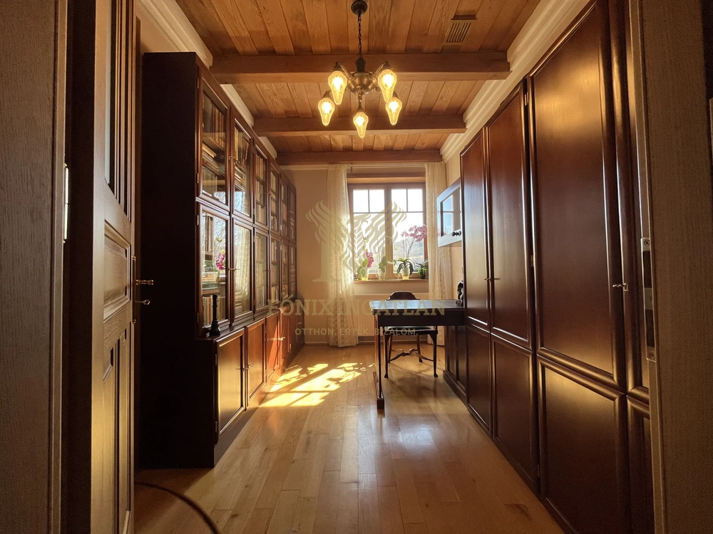 TÓPARTI LUXUS VILLA VARSÁDON