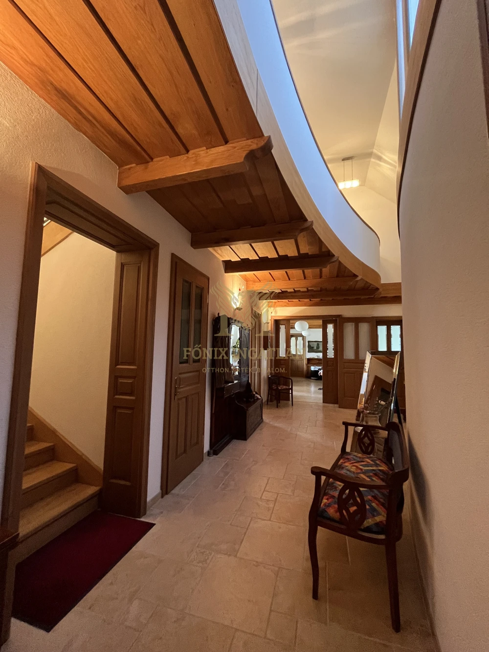 TÓPARTI LUXUS VILLA VARSÁDON