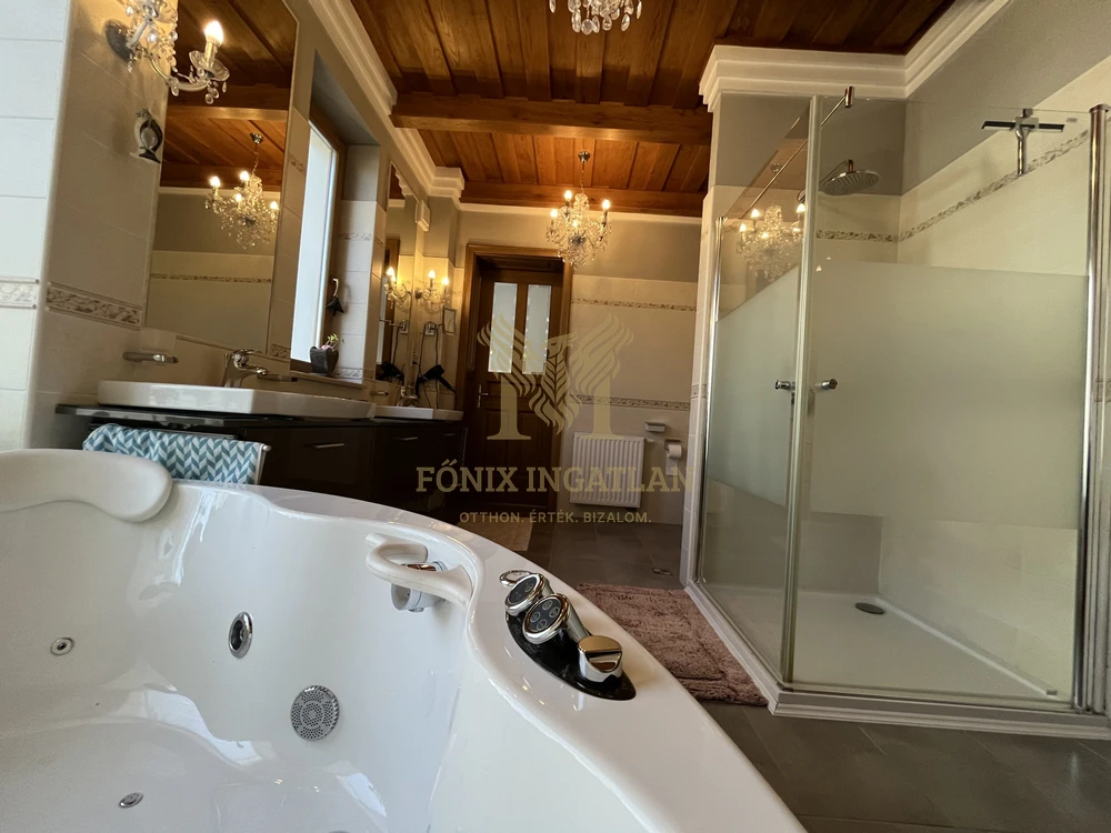TÓPARTI LUXUS VILLA VARSÁDON