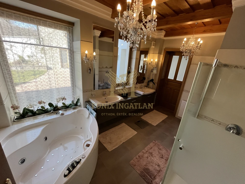 TÓPARTI LUXUS VILLA VARSÁDON