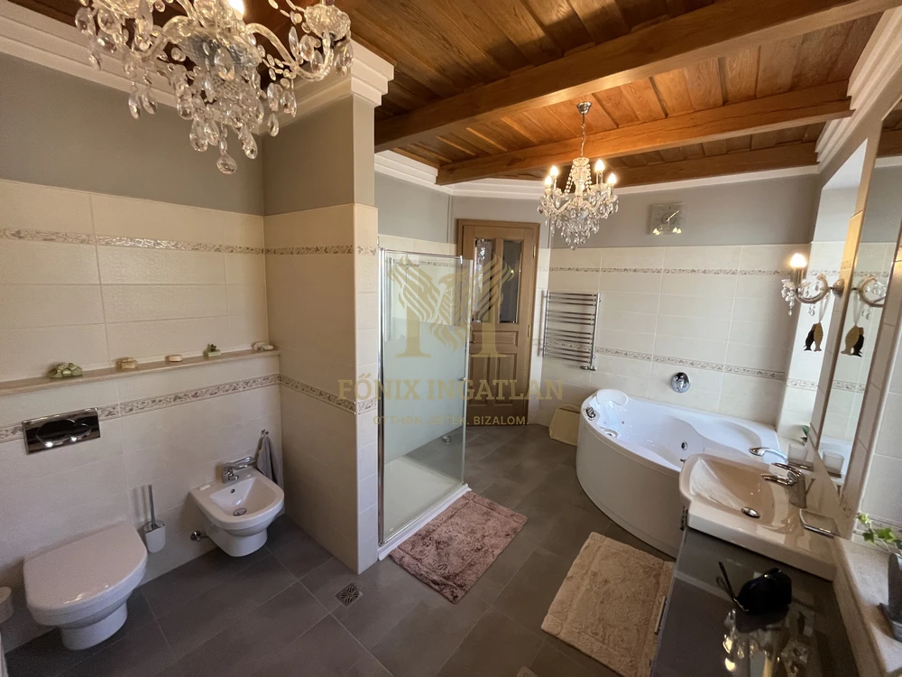 TÓPARTI LUXUS VILLA VARSÁDON