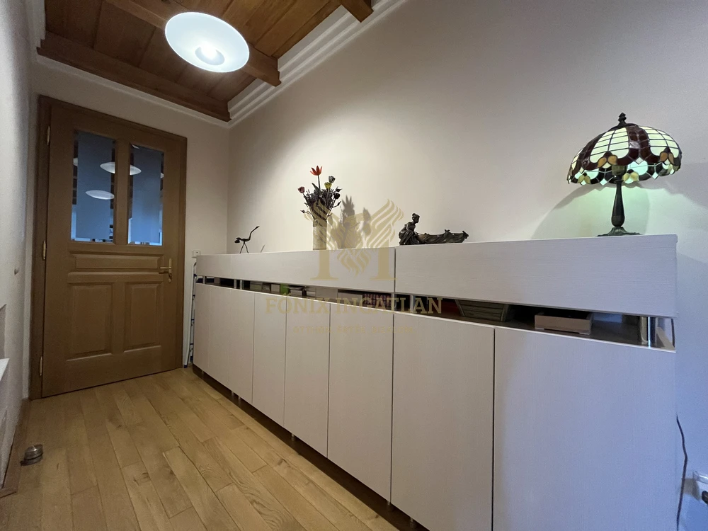 TÓPARTI LUXUS VILLA VARSÁDON