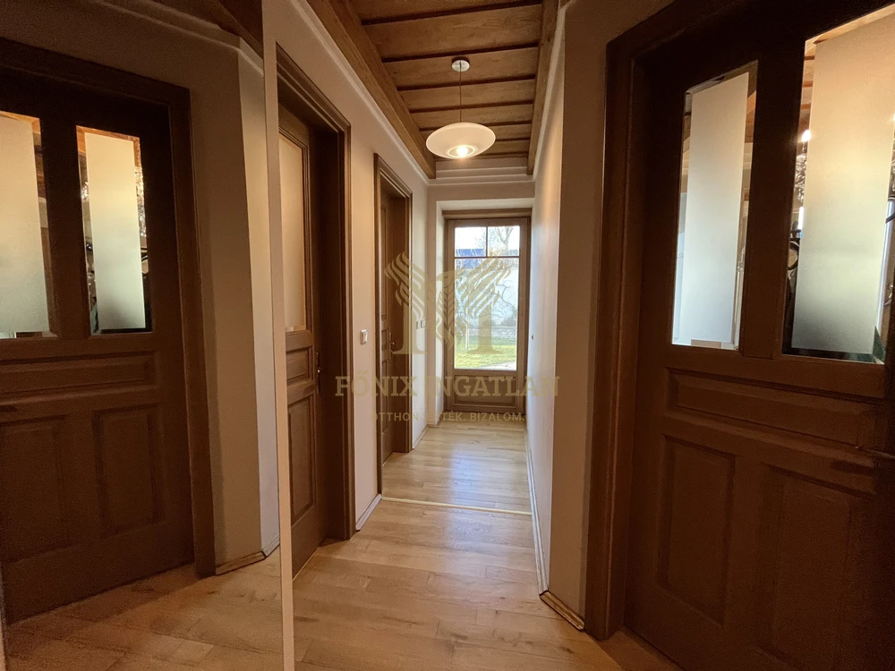 TÓPARTI LUXUS VILLA VARSÁDON