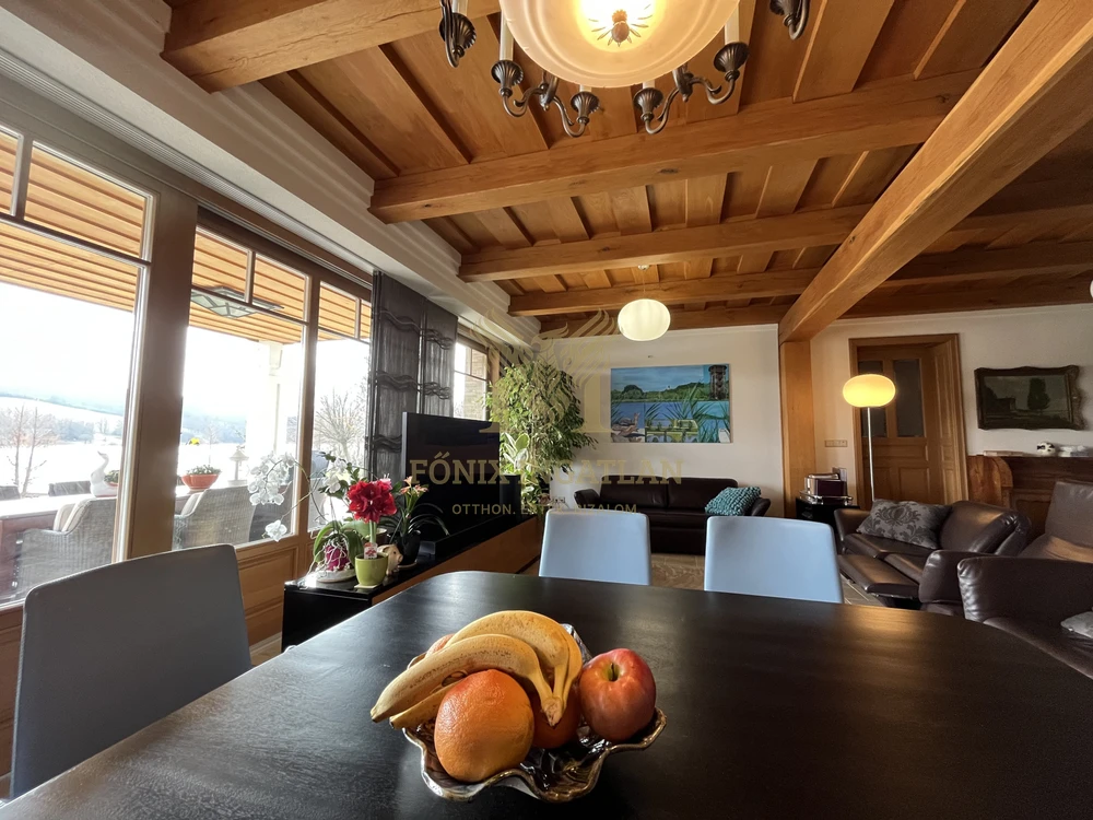 TÓPARTI LUXUS VILLA VARSÁDON