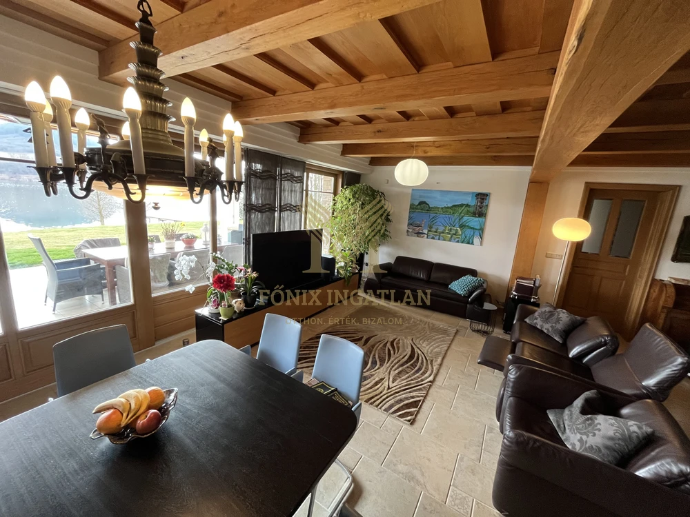 TÓPARTI LUXUS VILLA VARSÁDON