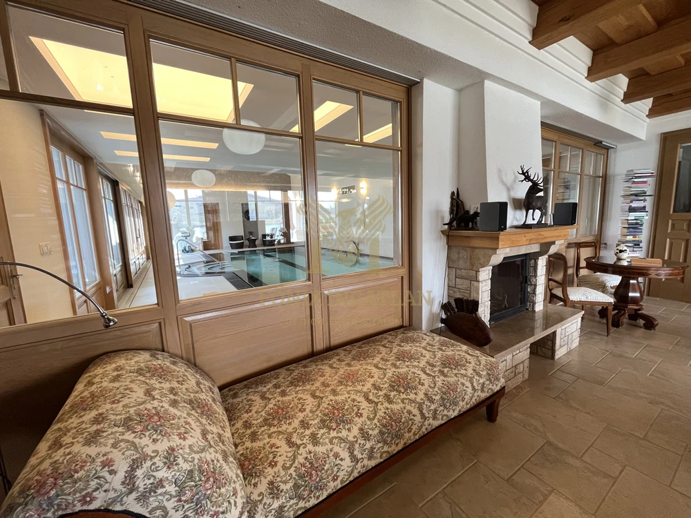 TÓPARTI LUXUS VILLA VARSÁDON