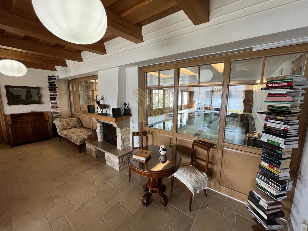TÓPARTI LUXUS VILLA VARSÁDON