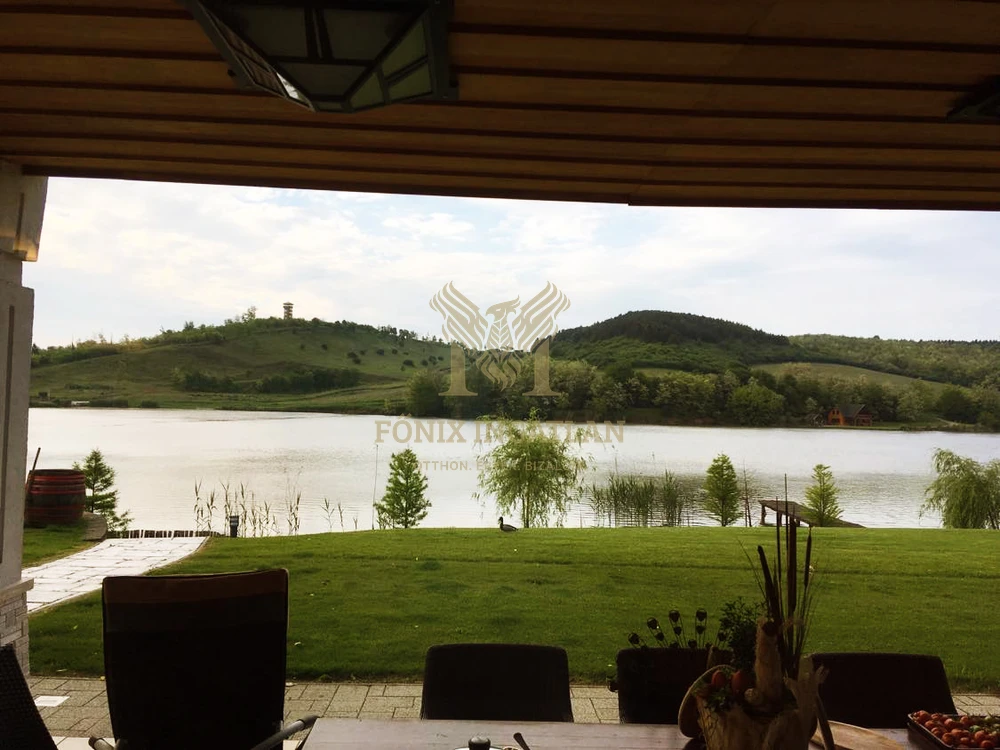 TÓPARTI LUXUS VILLA VARSÁDON