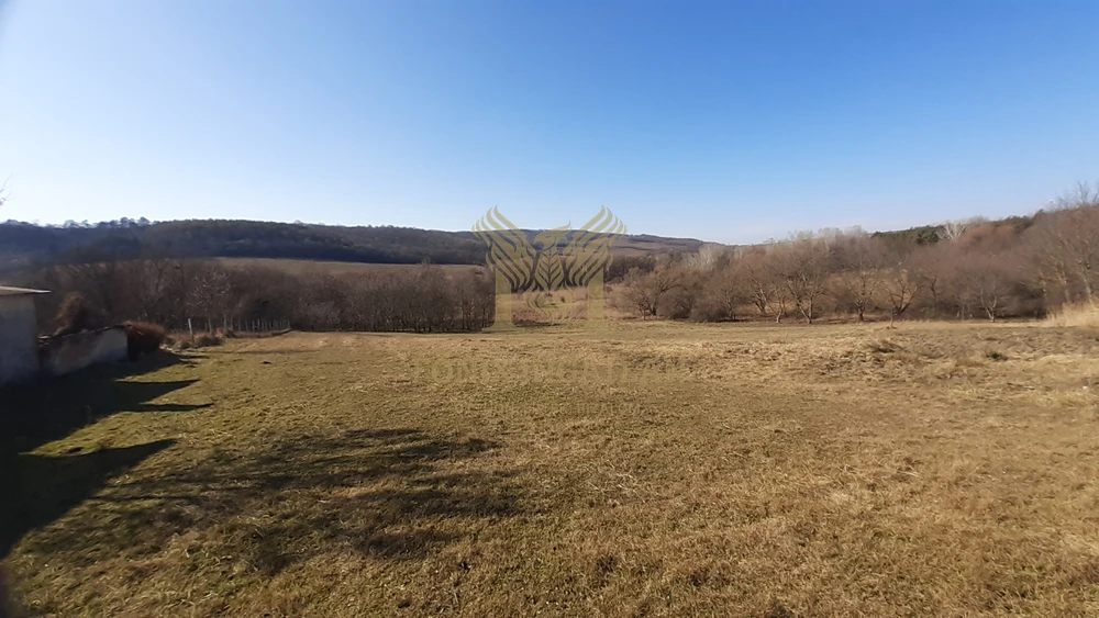 TÁJPANORÁMÁS építési telek Kerekiben, a Balatontól 7 kilométerre