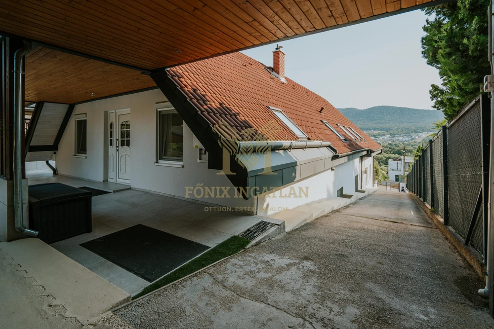 Kétgenerációs LUXUS  Aranyhegyen