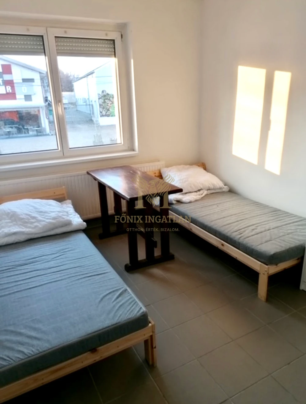 MUNKÁSSZÁLLÓ eladó Taksonyban!