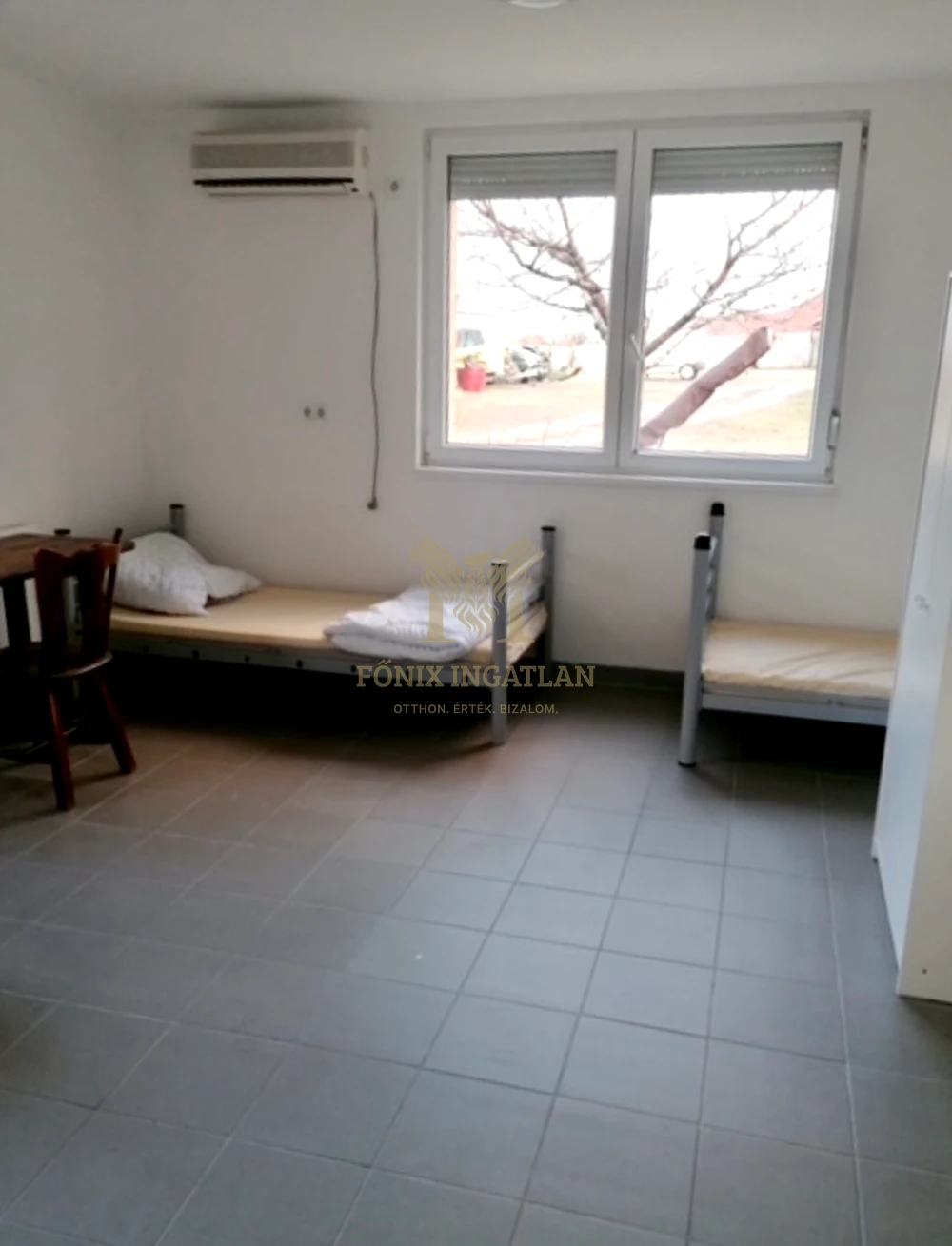 MUNKÁSSZÁLLÓ eladó Taksonyban!