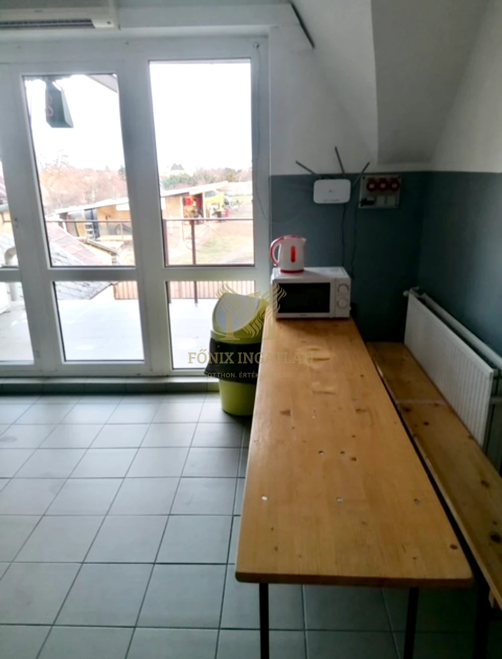 MUNKÁSSZÁLLÓ eladó Taksonyban!