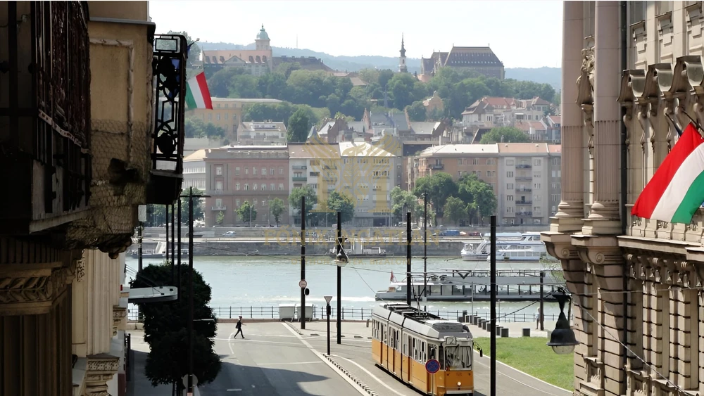 Exkluzív nagypolgári lakás eladó Budapest szívében, pár lépésre a Parlamenttől