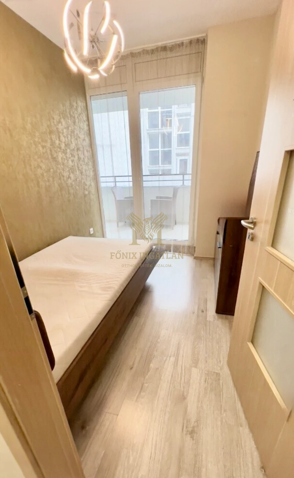Elegáns lakás Debrecen belvárosában – költözzön be azonnal a Párizsi Udvarba!