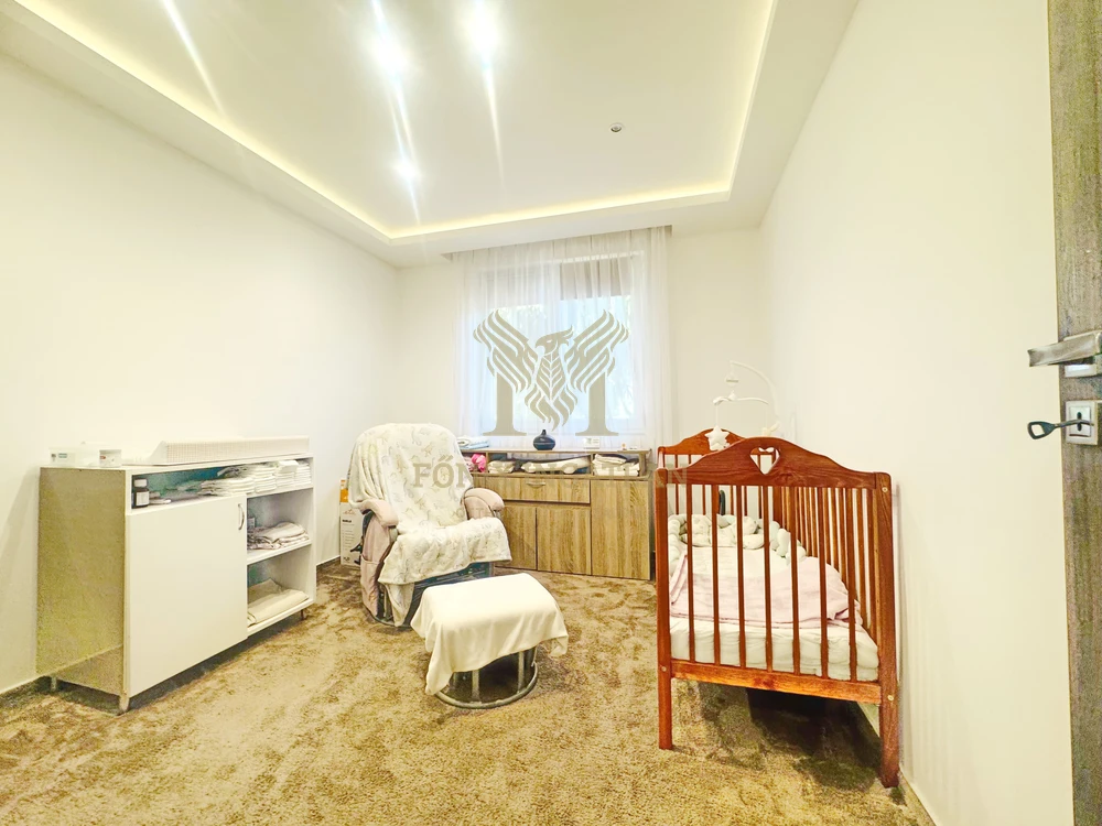 Családi ház beépíthető tetőérrel, dupla telken eladó!