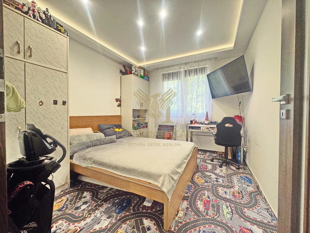 Családi ház beépíthető tetőérrel, dupla telken eladó!