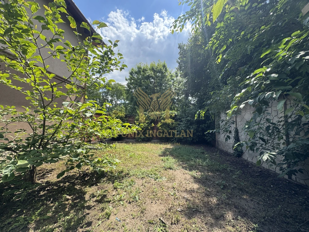 A Kishegyesi úti Innovációs park közelében kertkapcsolatos lakás eladó!