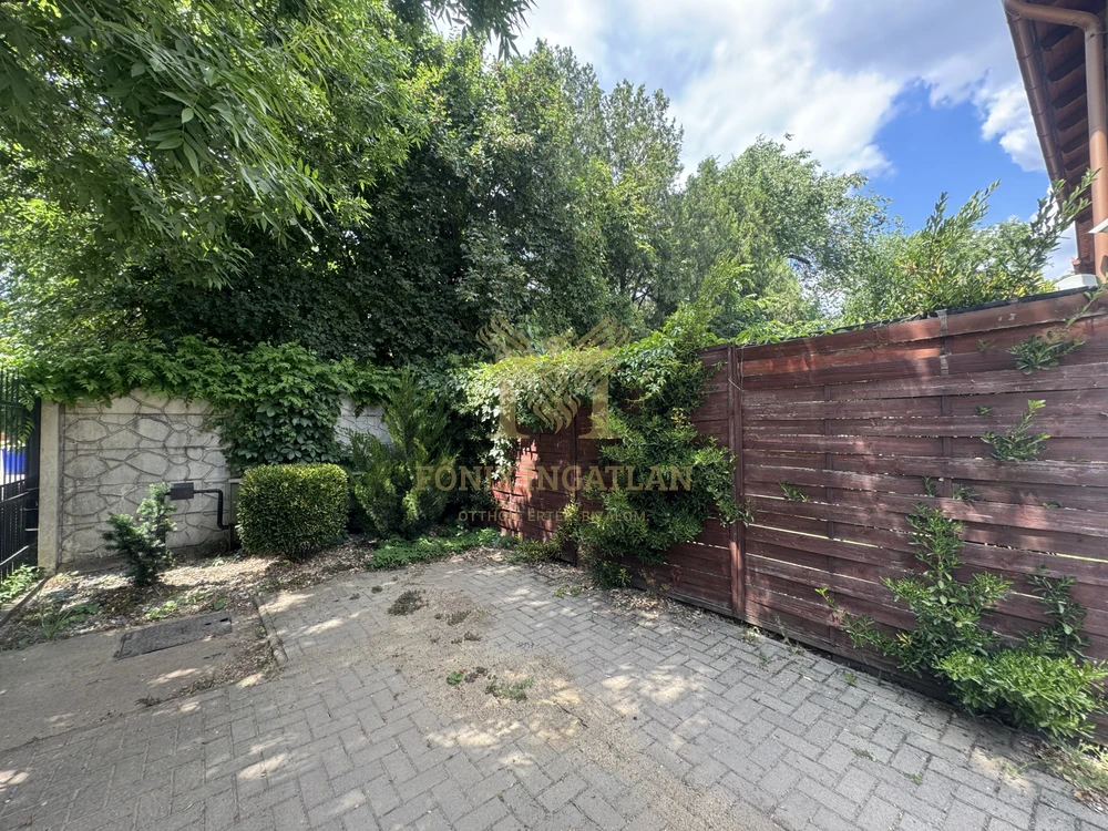 A Kishegyesi úti Innovációs park közelében kertkapcsolatos lakás eladó!