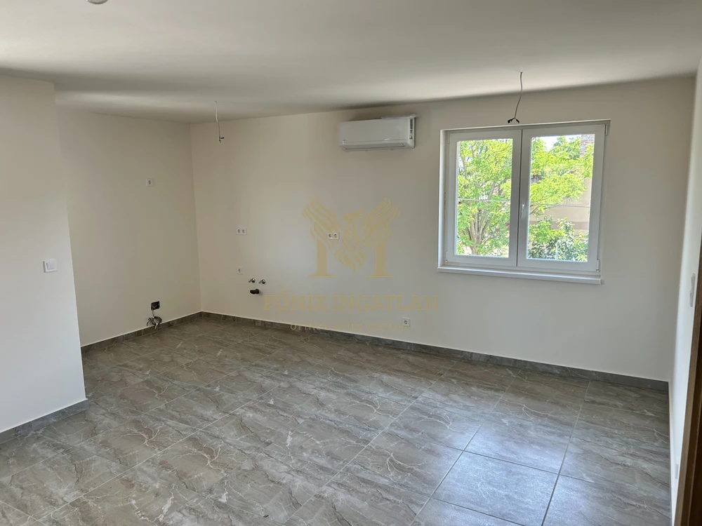 ELADÓ AZONNAL KÖLTÖZHETŐ ÚJÉPÍTÉSŰ LAKÁS DERECSKE BELVÁROSÁBAN!