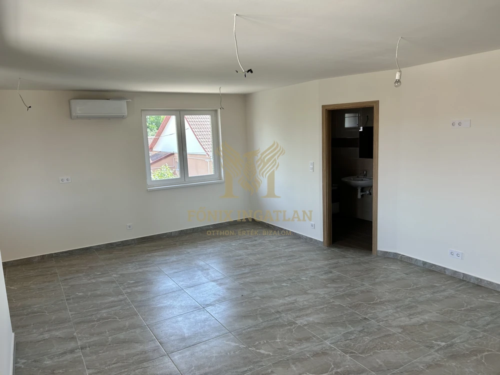 ELADÓ AZONNAL KÖLTÖZHETŐ ÚJÉPÍTÉSŰ LAKÁS DERECSKE BELVÁROSÁBAN!