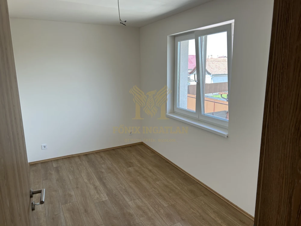 ELADÓ AZONNAL KÖLTÖZHETŐ ÚJÉPÍTÉSŰ LAKÁS DERECSKE BELVÁROSÁBAN!