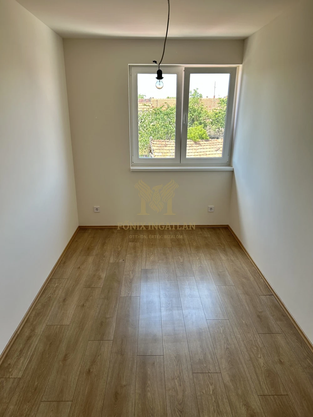 ELADÓ AZONNAL KÖLTÖZHETŐ ÚJÉPÍTÉSŰ LAKÁS DERECSKE BELVÁROSÁBAN!