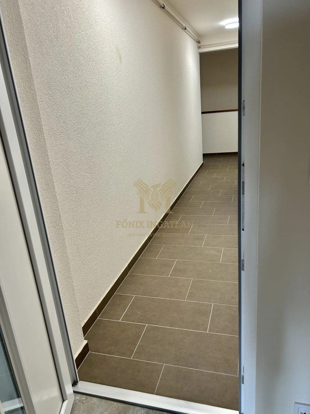 ELADÓ AZONNAL KÖLTÖZHETŐ ÚJÉPÍTÉSŰ LAKÁS DERECSKE BELVÁROSÁBAN!