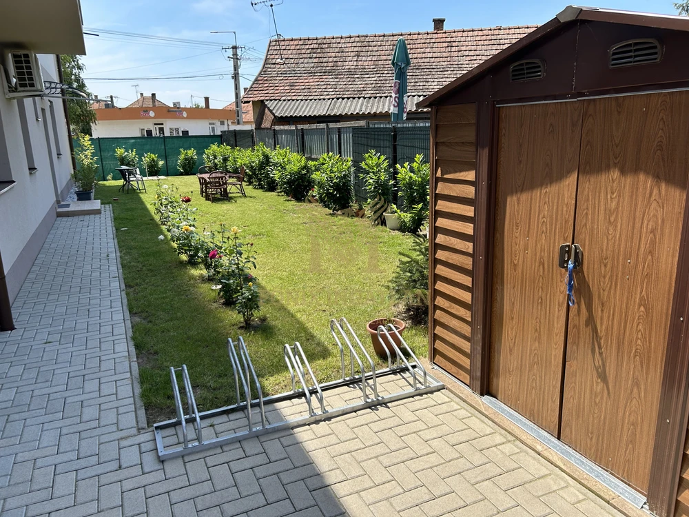 ELADÓ AZONNAL KÖLTÖZHETŐ ÚJÉPÍTÉSŰ LAKÁS DERECSKE BELVÁROSÁBAN!