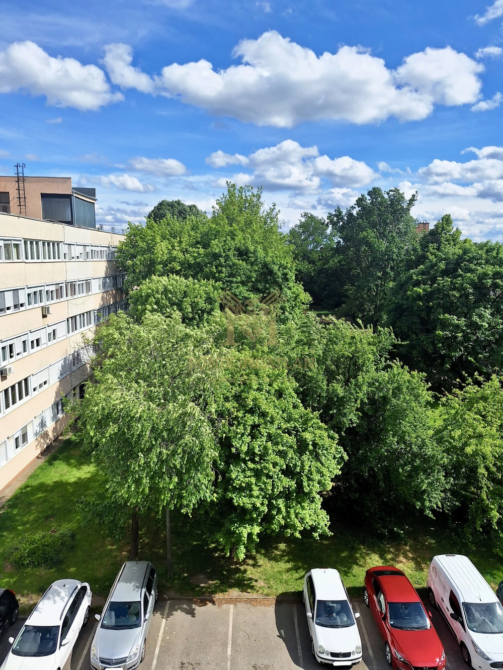 Eladó felújított, tágas lakás Debrecen közkedvelt városrészén – Vargakertben!