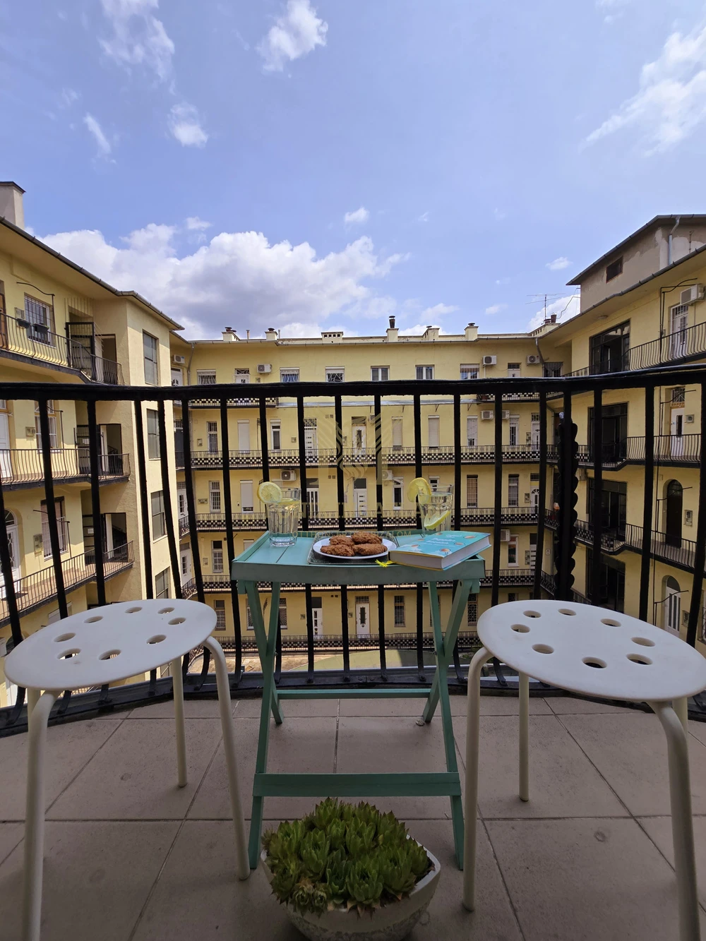 Eladó történelmi 61 m²-es lakás a VII. kerületben