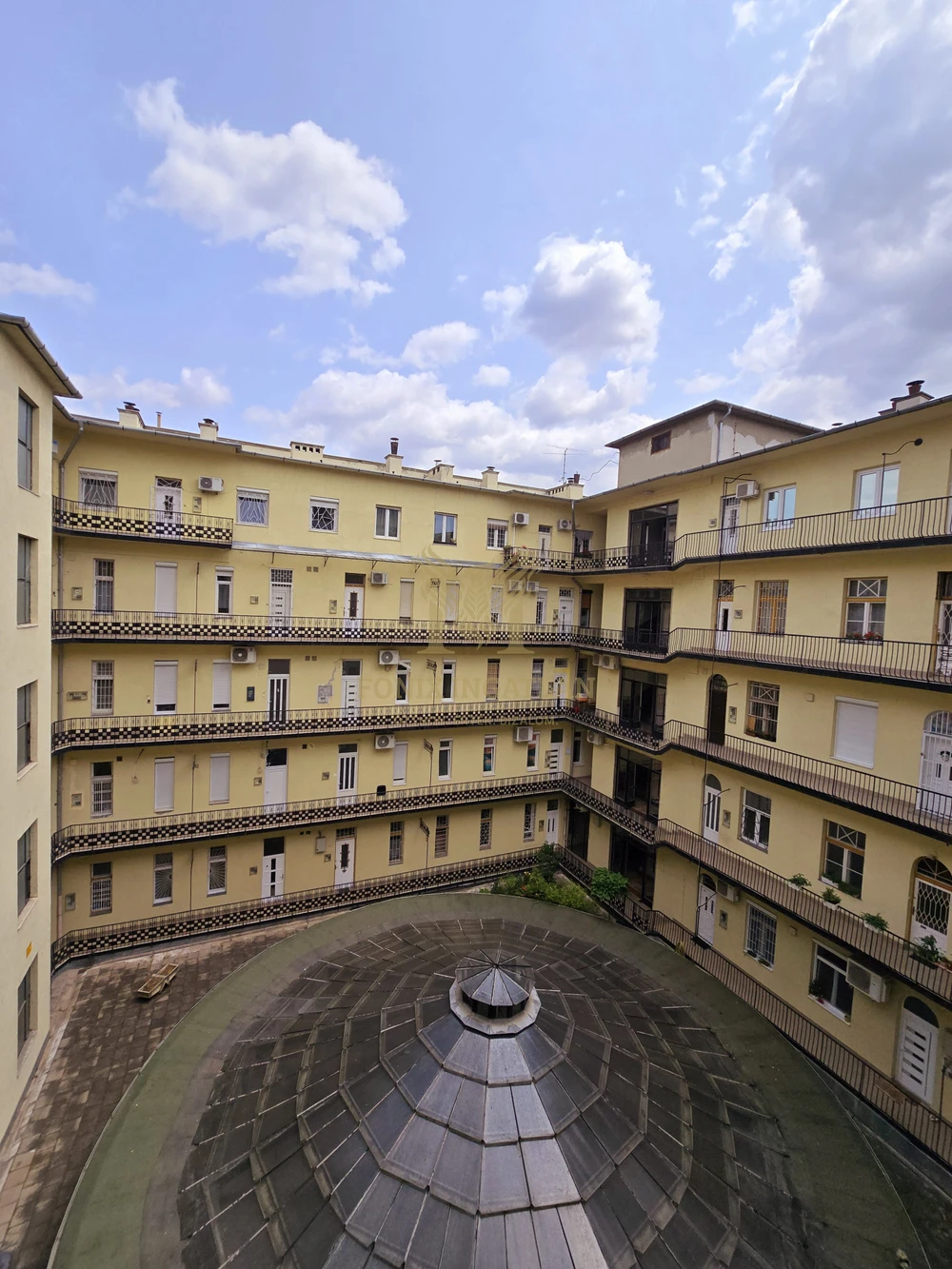 Eladó történelmi 61 m²-es lakás a VII. kerületben