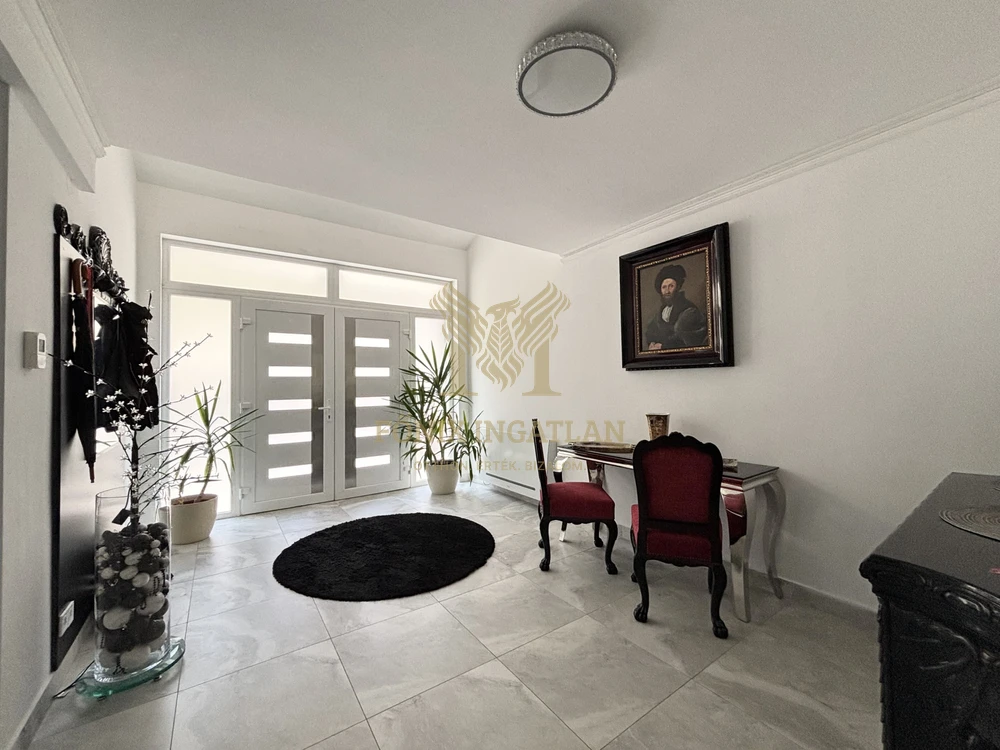 Eladó örökpanorámás luxus családi ház