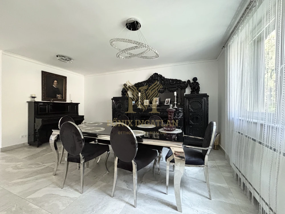 Eladó örökpanorámás luxus családi ház