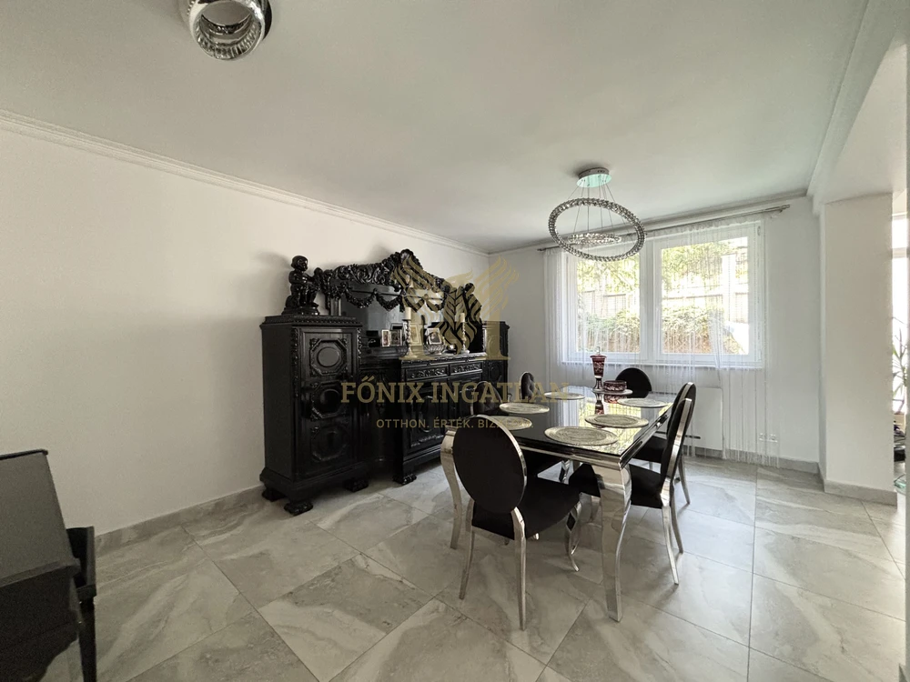 Eladó örökpanorámás luxus családi ház