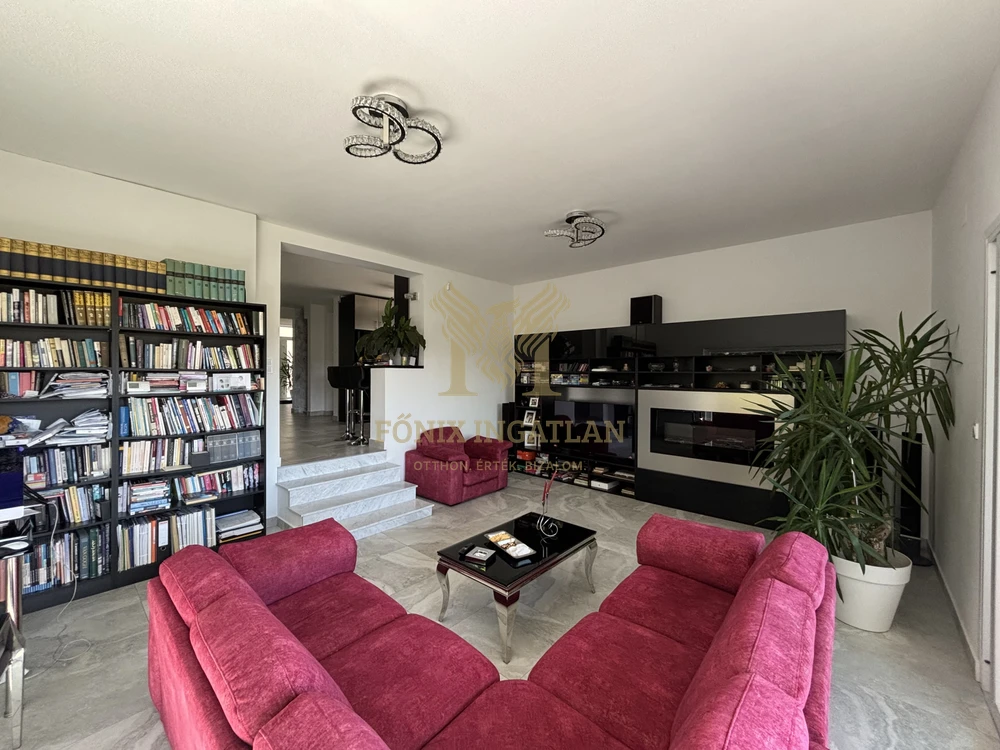 Eladó örökpanorámás luxus családi ház