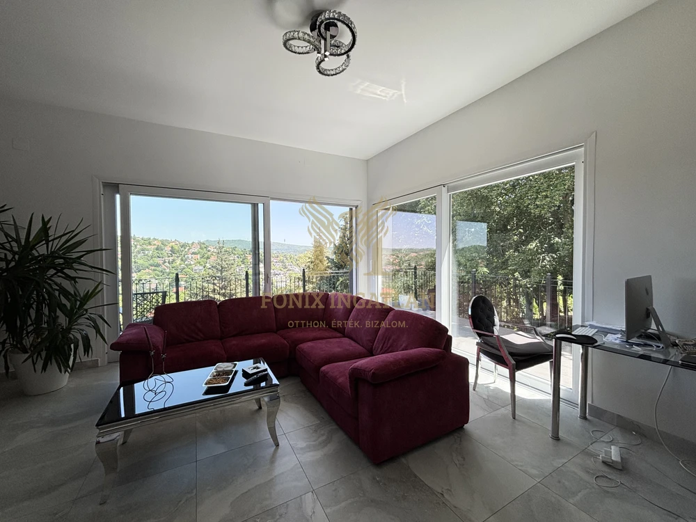 Eladó örökpanorámás luxus családi ház