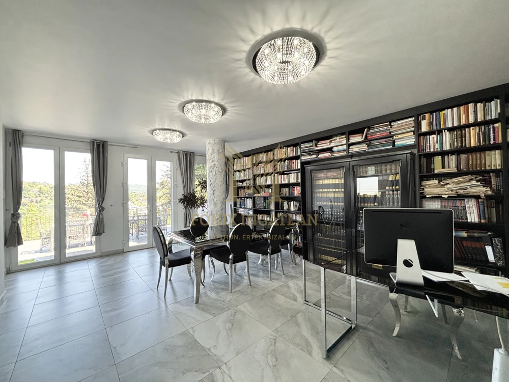 Eladó örökpanorámás luxus családi ház