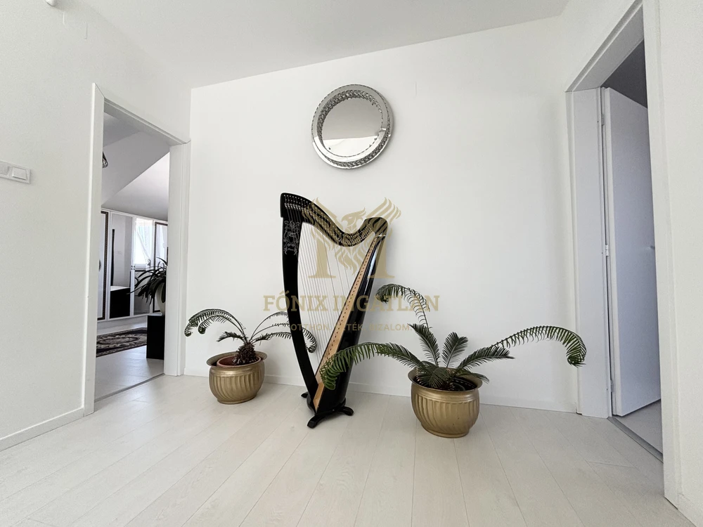 Eladó örökpanorámás luxus családi ház