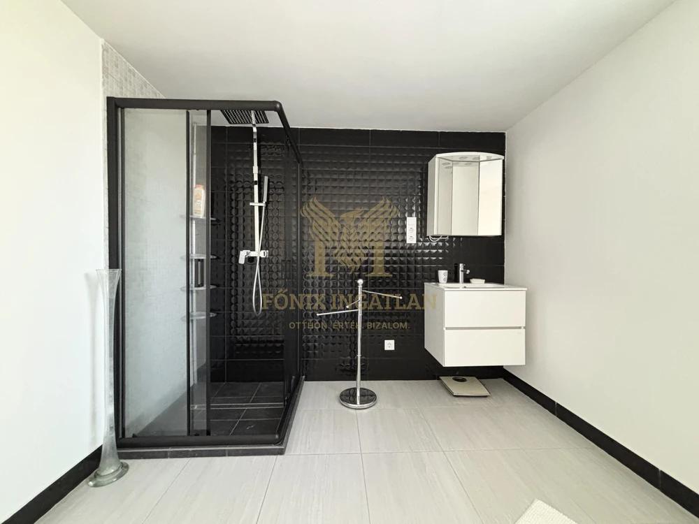 Eladó örökpanorámás luxus családi ház