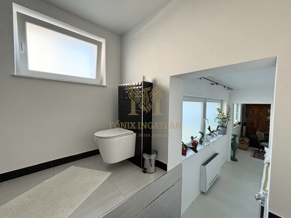 Eladó örökpanorámás luxus családi ház