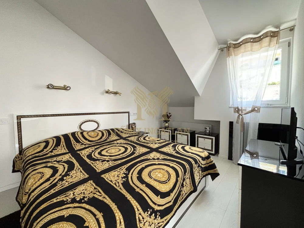 Eladó örökpanorámás luxus családi ház