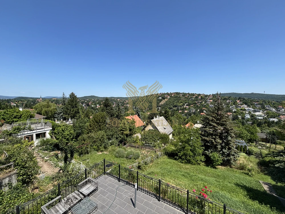 Eladó örökpanorámás luxus családi ház