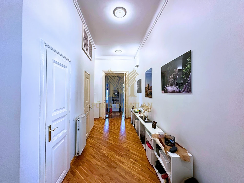 Tágas, 210 m²-es történelmi lakás, panorámás Citadella kilátással Budapest 14. kerületében