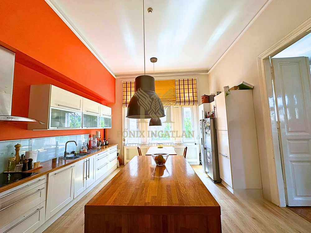 Tágas, 210 m²-es történelmi lakás, panorámás Citadella kilátással Budapest 14. kerületében