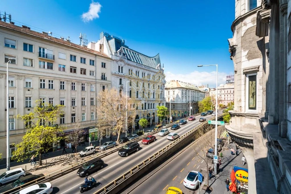 STÍLUSUS OTTHON A BAZILIKA SZOMSZÉDSÁGÁBAN