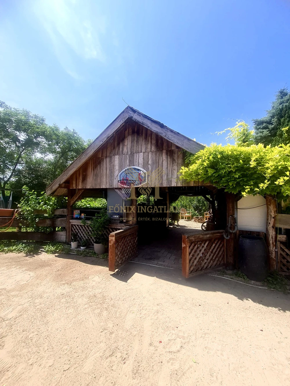 MINIBIRTOK DABAS, GYÓN VÁROSKÖZPONTBAN ELADÓ!